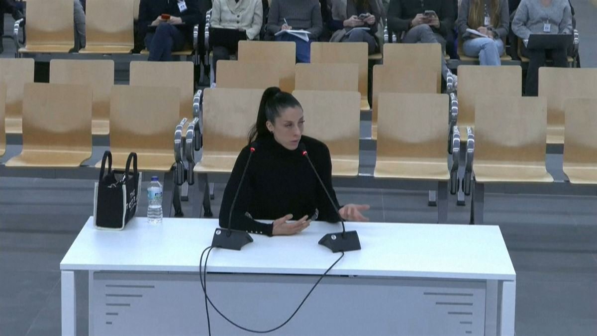 Jenni Hermoso declara en el juicio contra Luis Rubiales: “Me estaba besando mi jefe y eso no debe ocurrir”